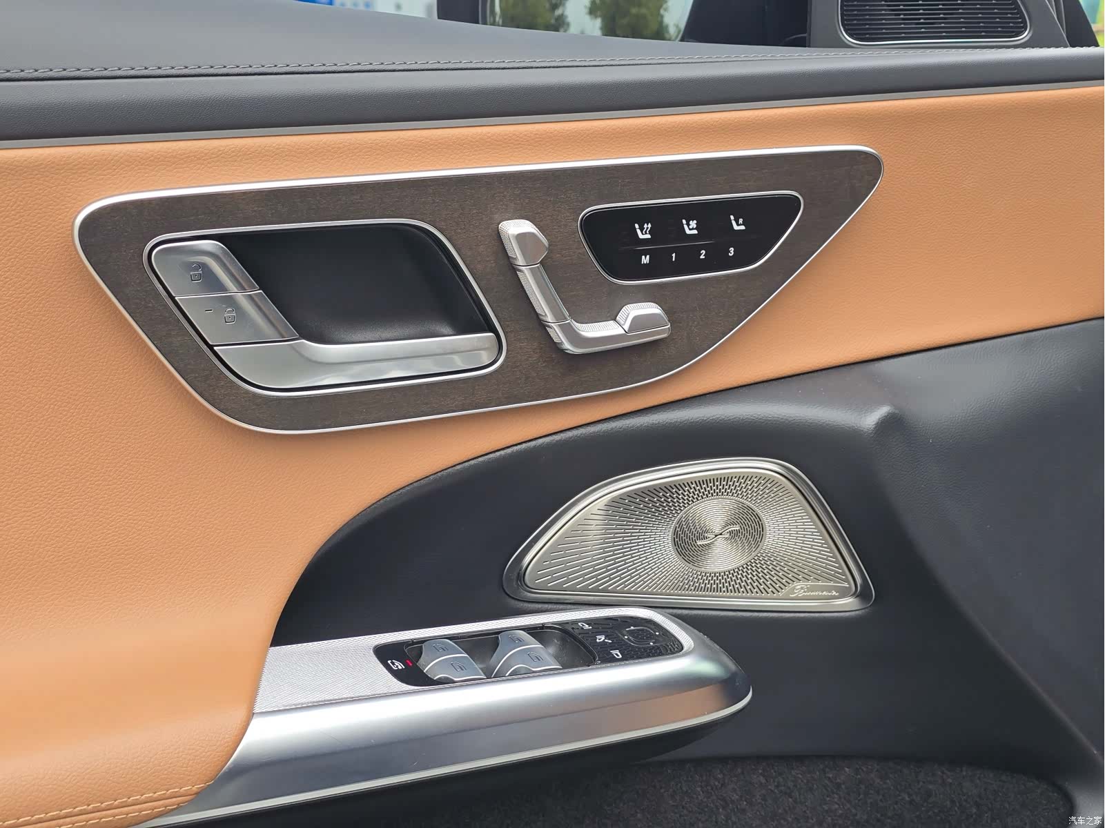 Mercedes-Benz E-Class, 2024 10