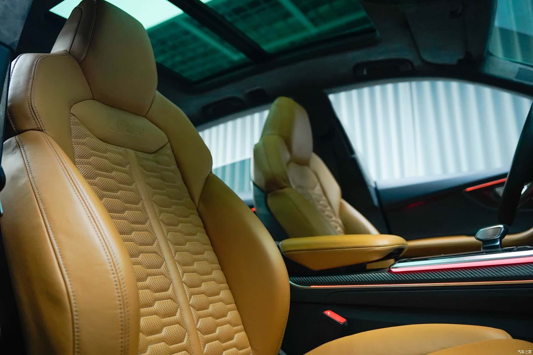 Audi Q8, 2022 14