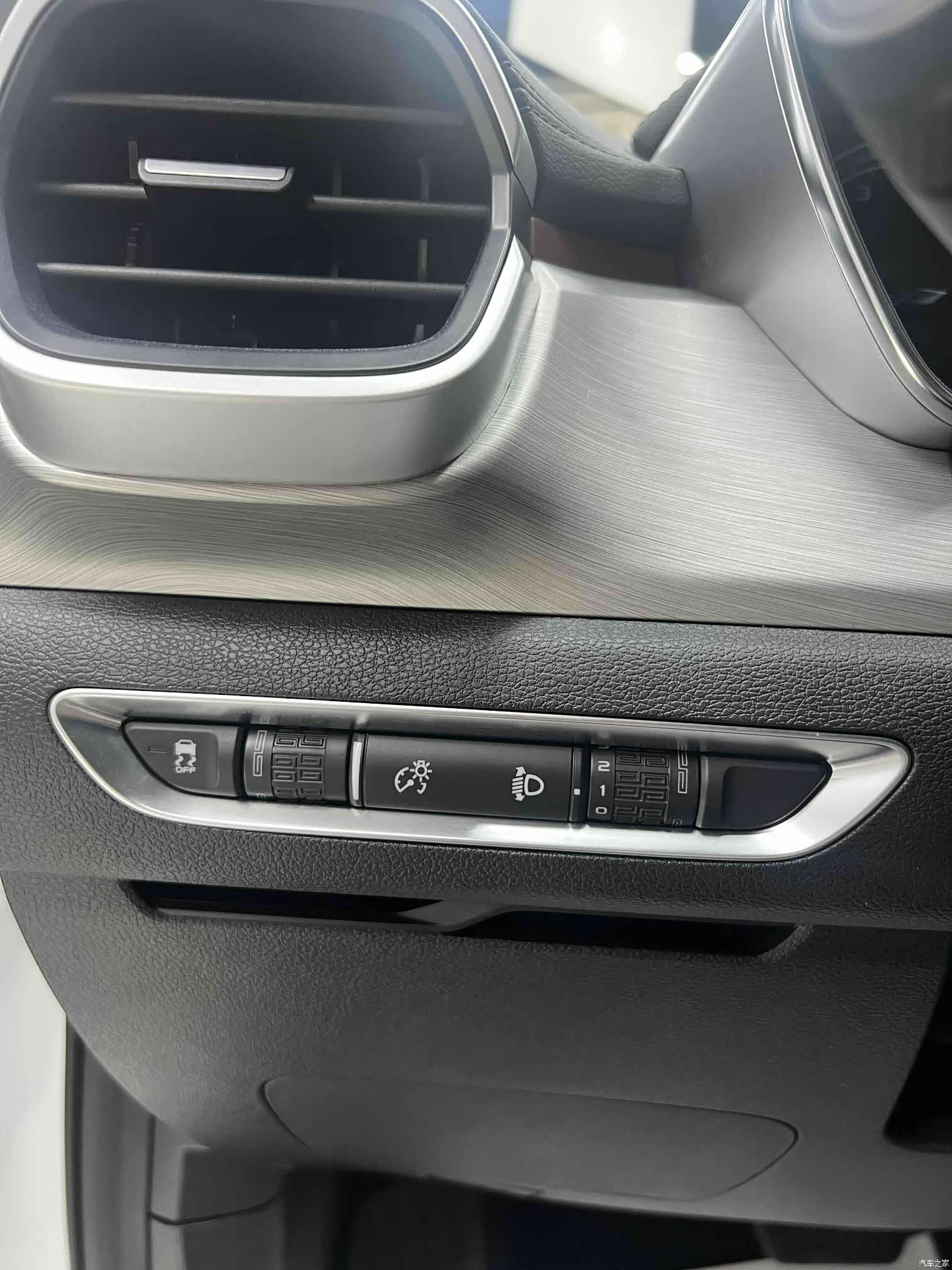 Geely Coolray, 2022 9