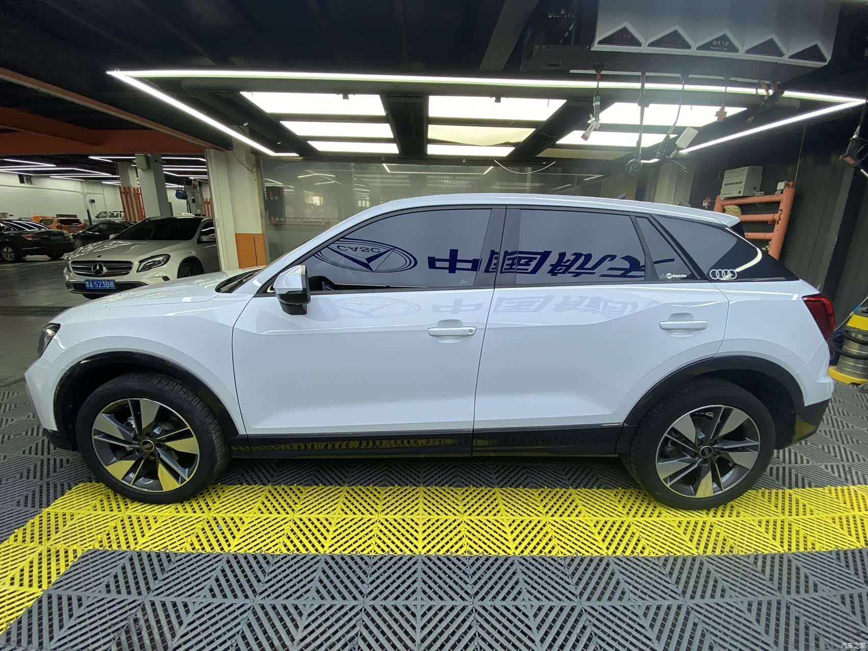 Audi Q2L, 2022 все фото