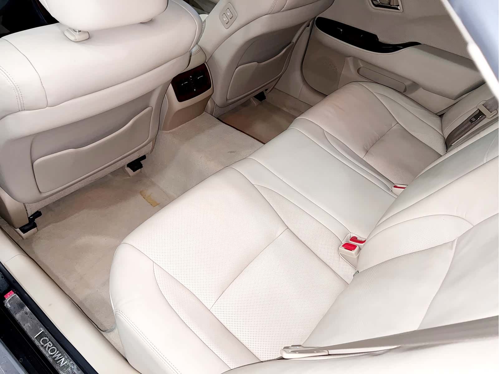 Toyota Crown, 2011 6