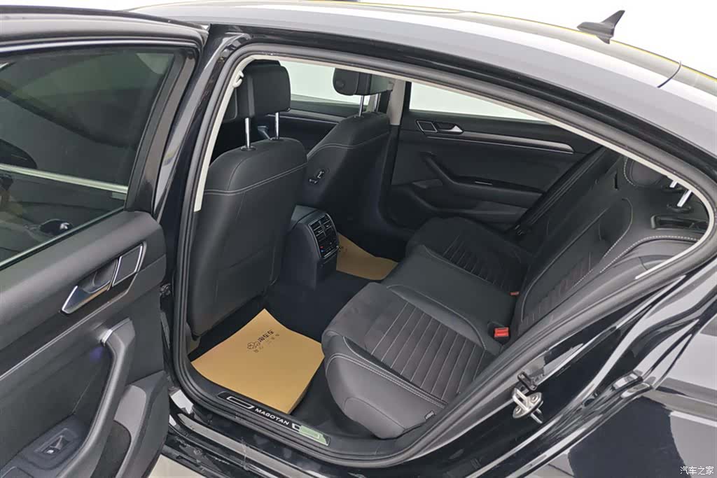 Volkswagen Magotan, 2021 11