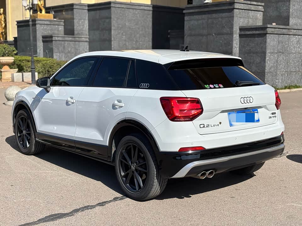 Audi Q2L