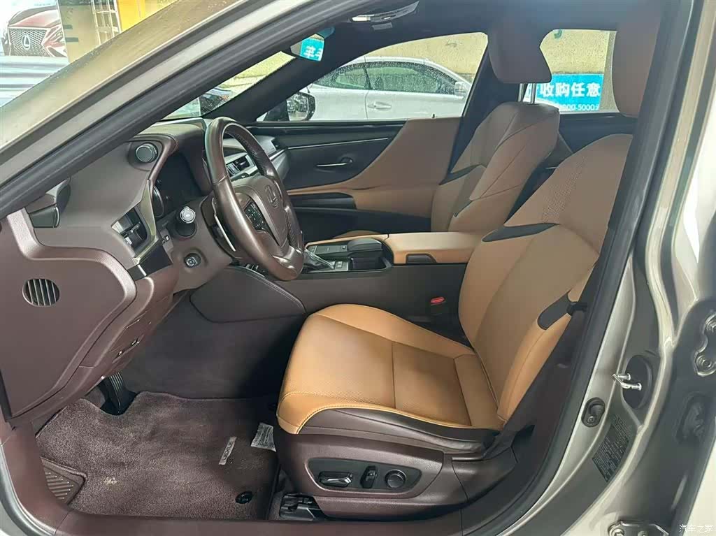 Lexus ES, 2020 4
