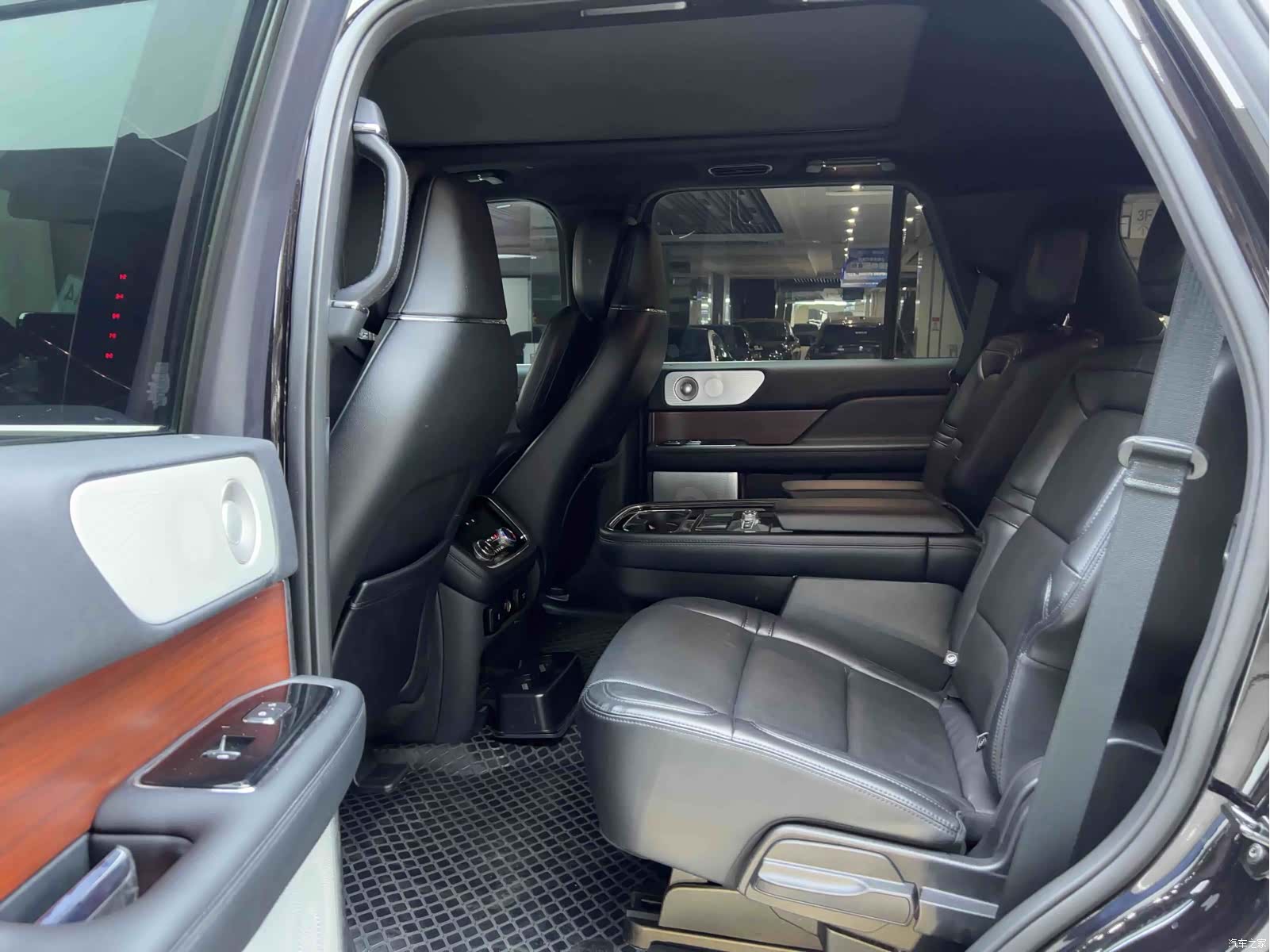 Lincoln Navigator, 2022 10