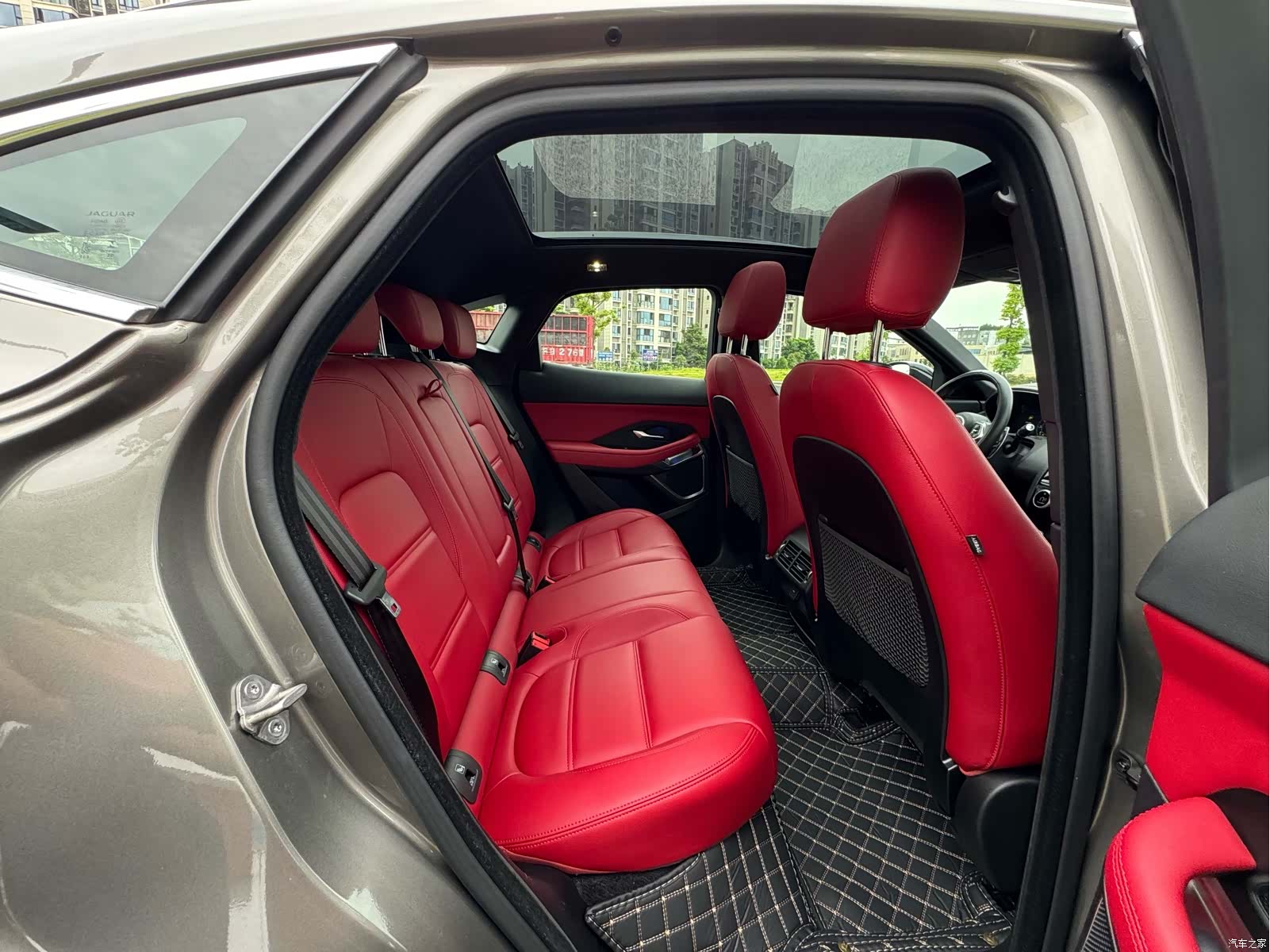 Land Rover E-PACE, 2023 13
