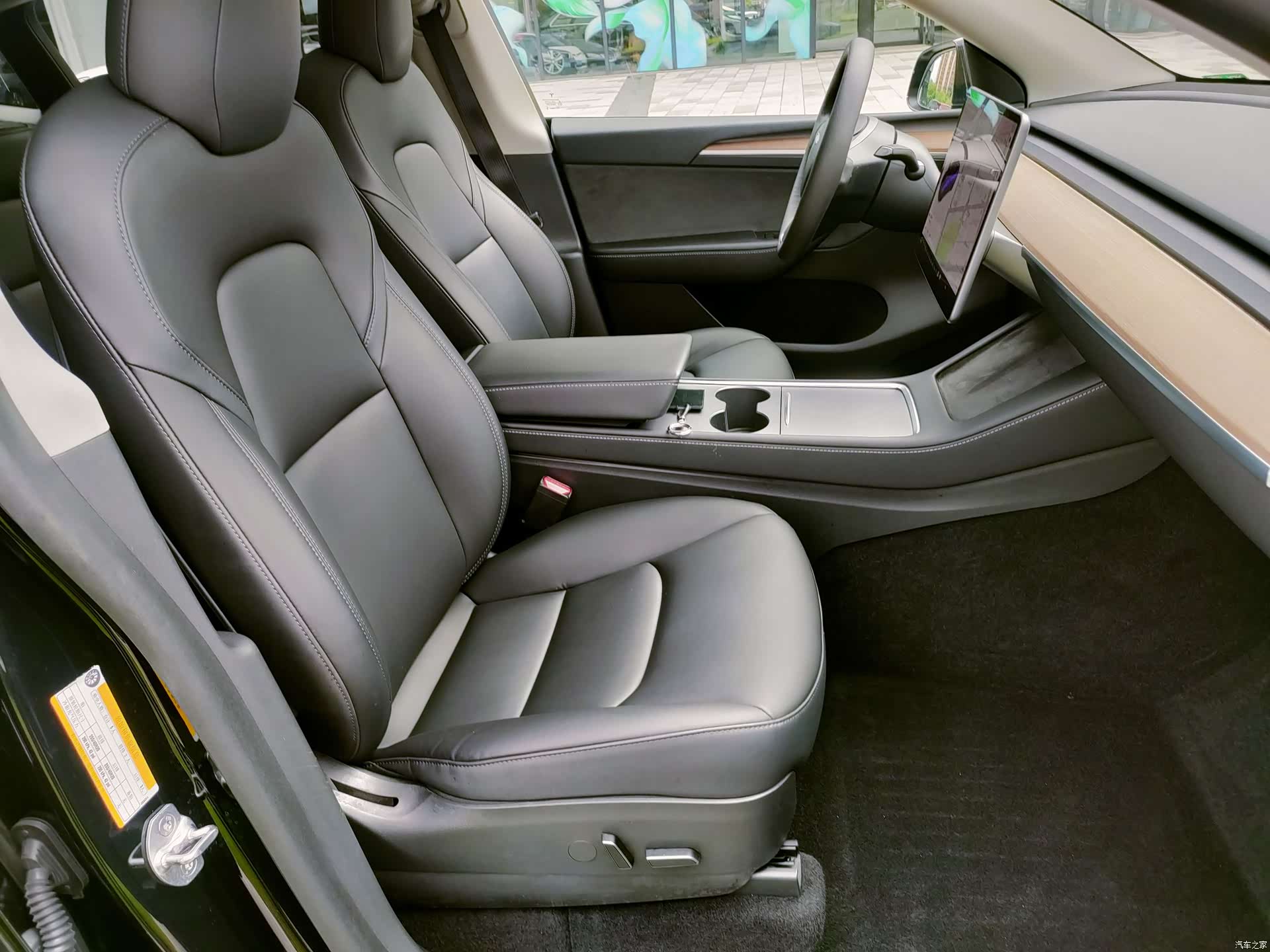 Tesla Model Y, 2022 25