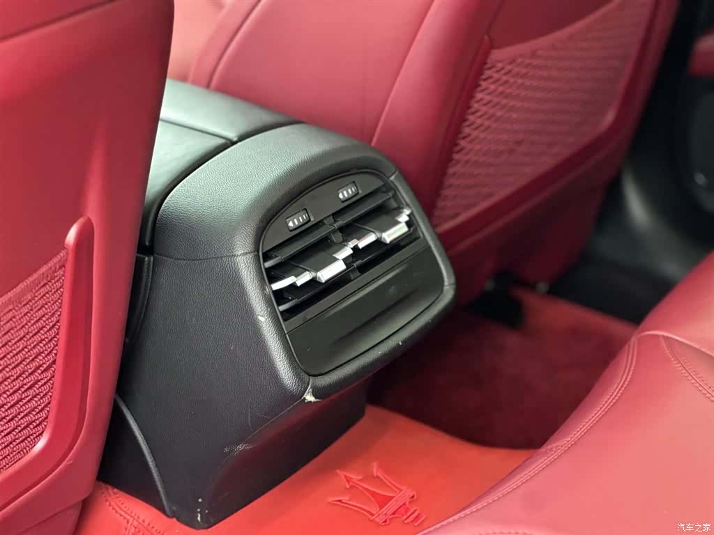 Maserati Ghibli, 2018 13
