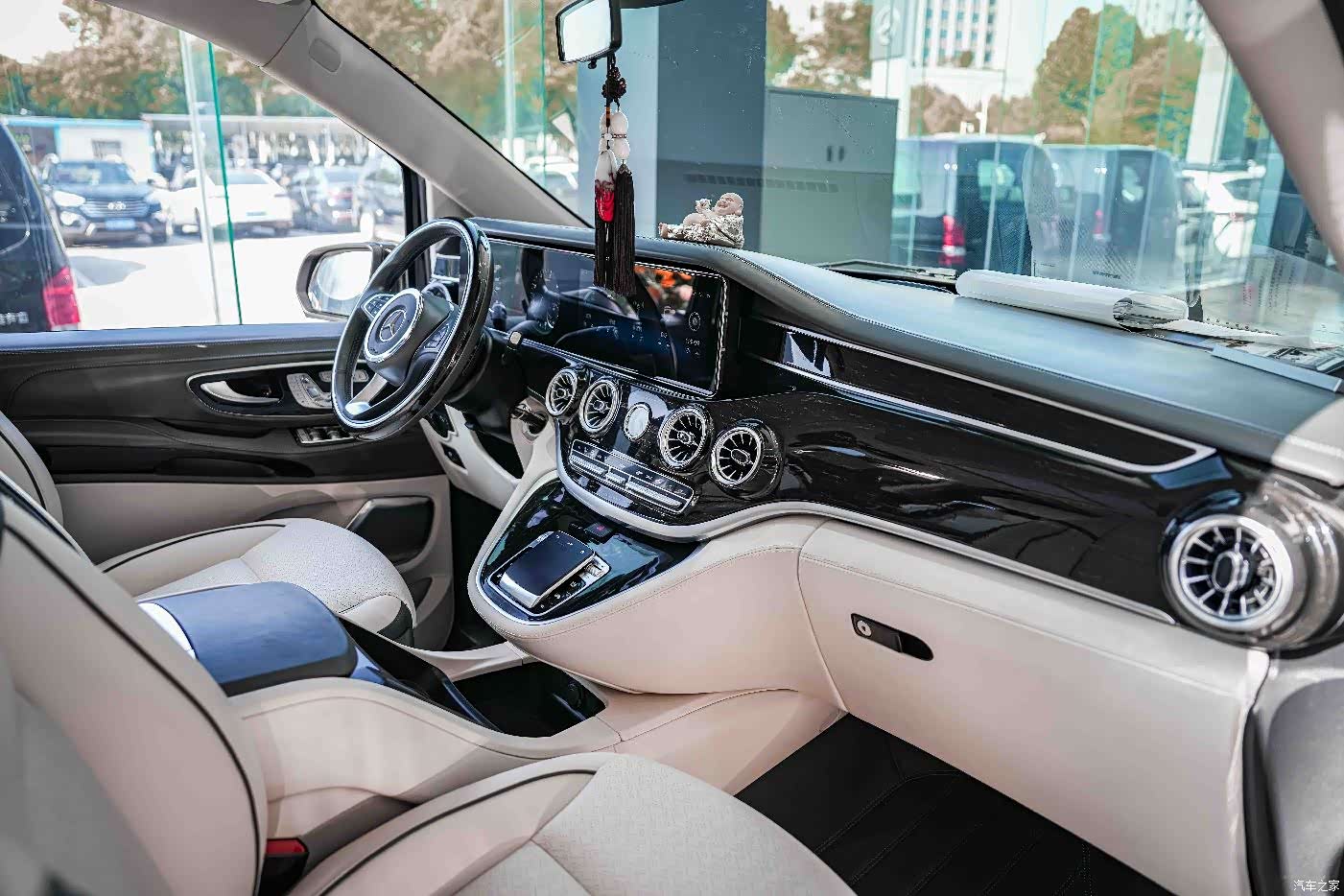 Mercedes-Benz 7, 2024 все фото