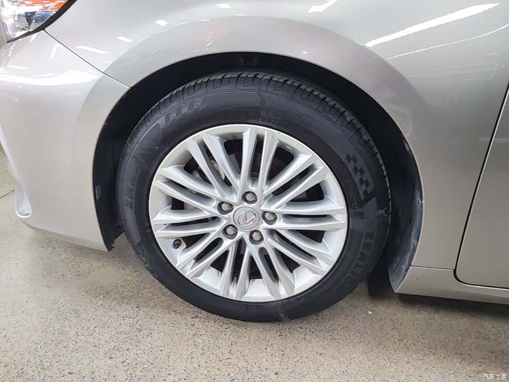 Lexus ES, 2018 23