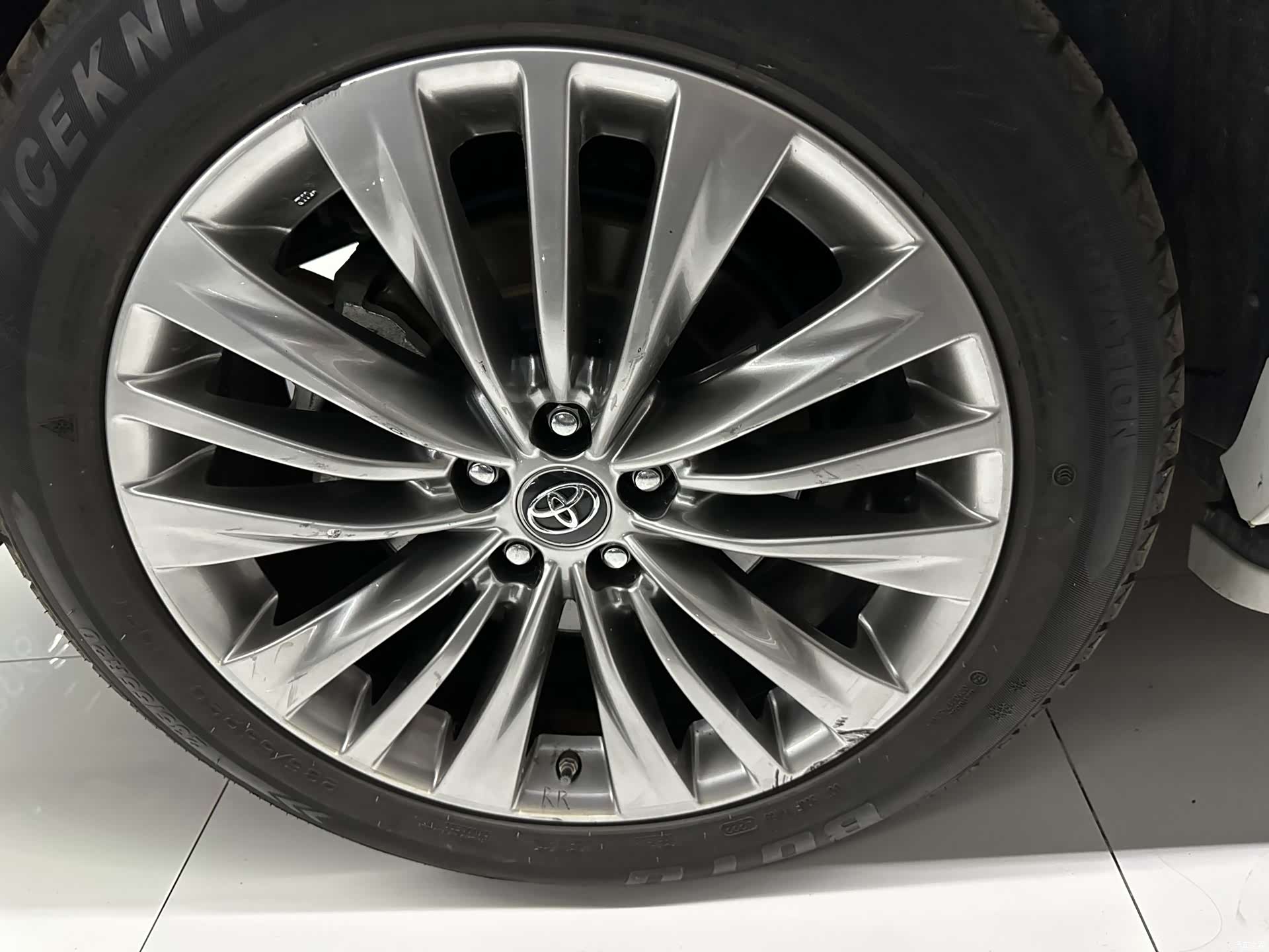 Toyota Highlander, 2023 все фото