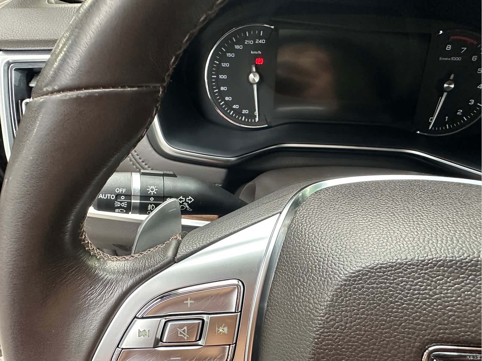 Roewe RX8, 2022 10