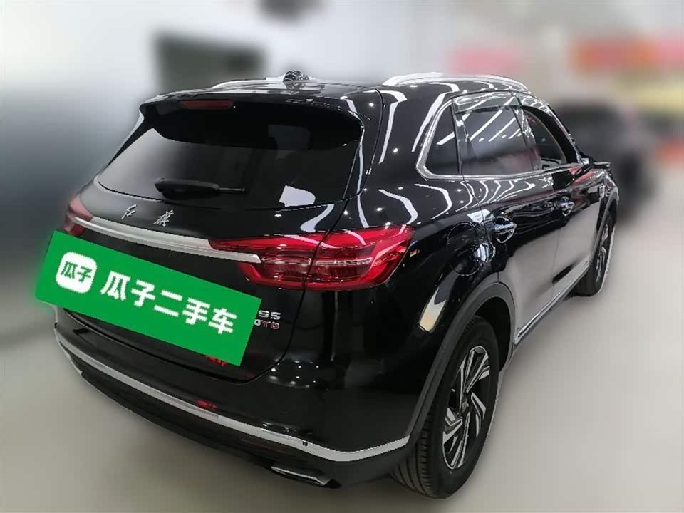 Hongqi HS5