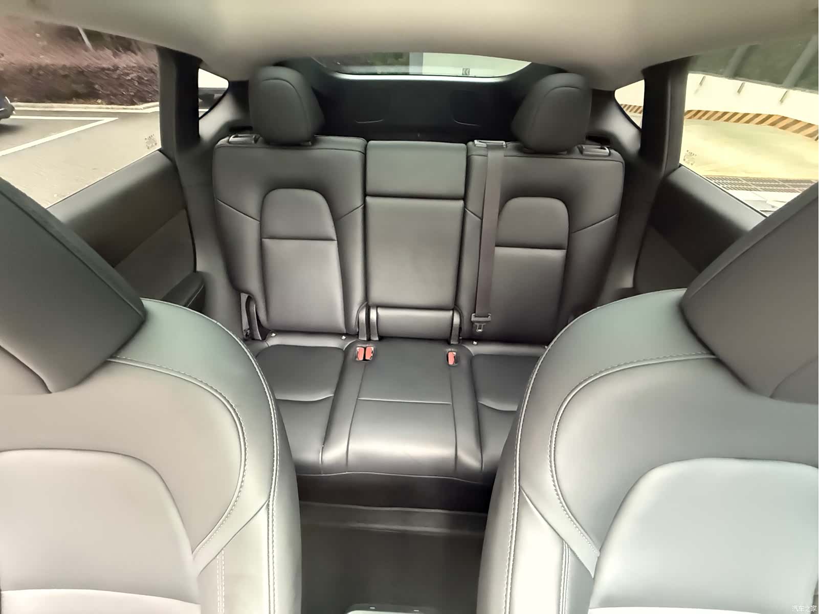 Tesla Model Y, 2024 20