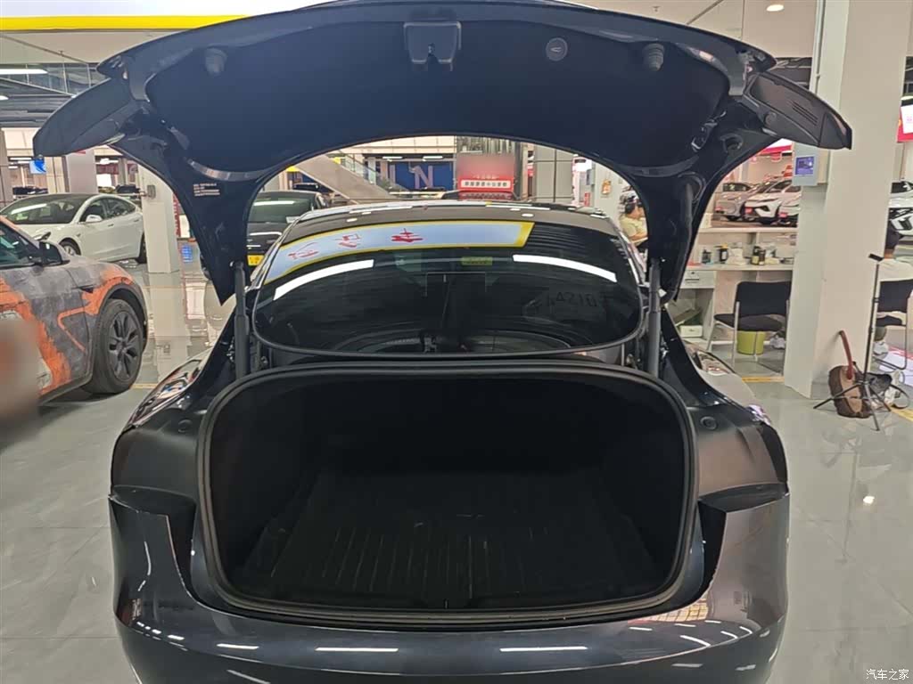 Tesla Model 3, 2025 19