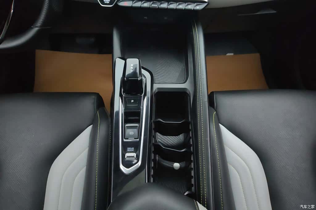 Geely Coolray, 2022 16
