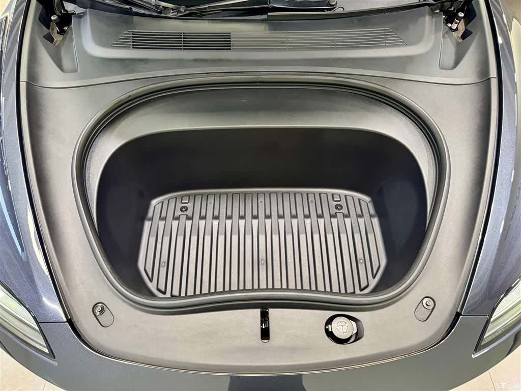 Tesla Model 3, 2024 11