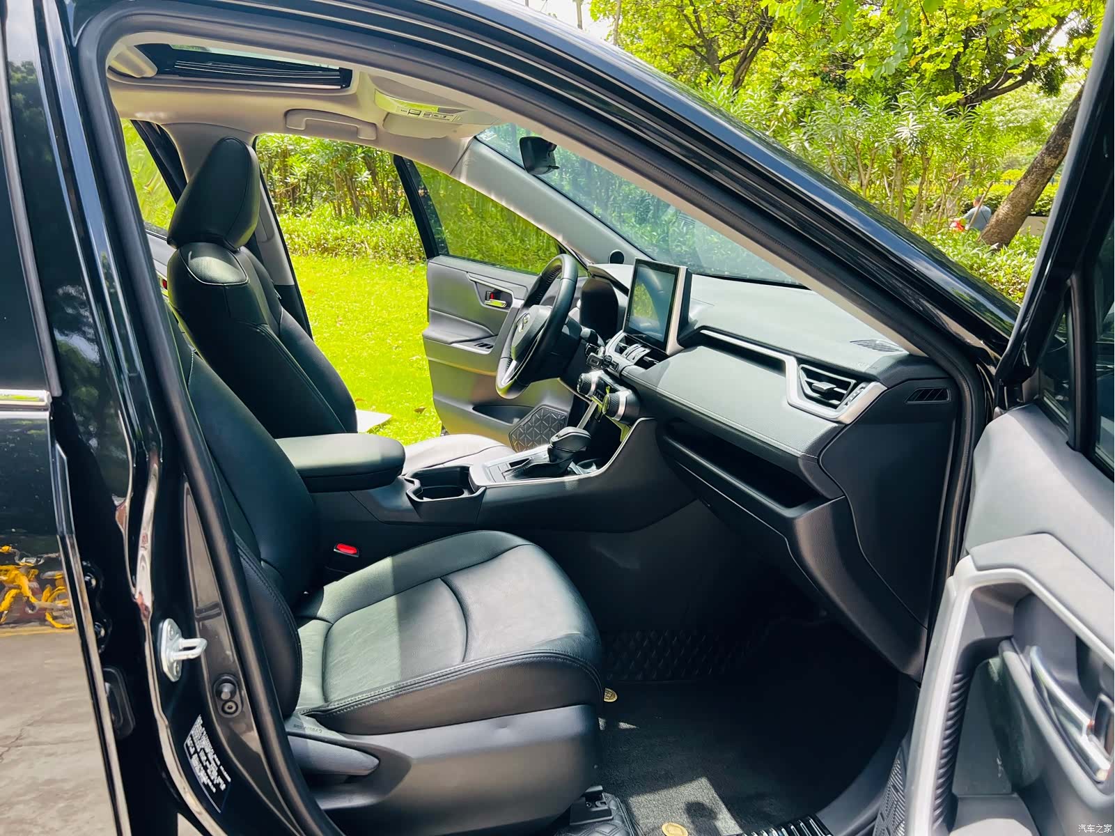 Toyota RAV4, 2022 10