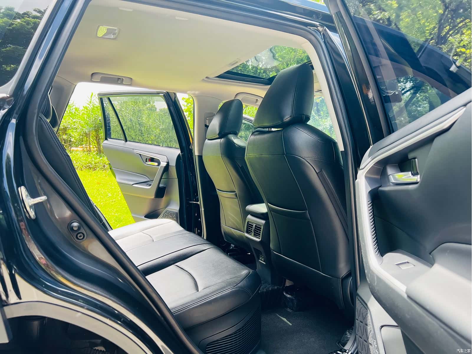 Toyota RAV4, 2022 11