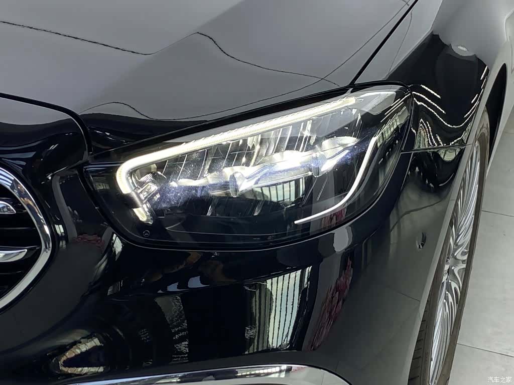 Mercedes-Benz E-Class, 2023 32