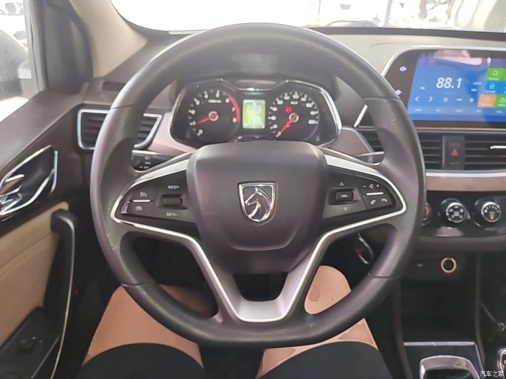 Wuling 310W, 2017 11