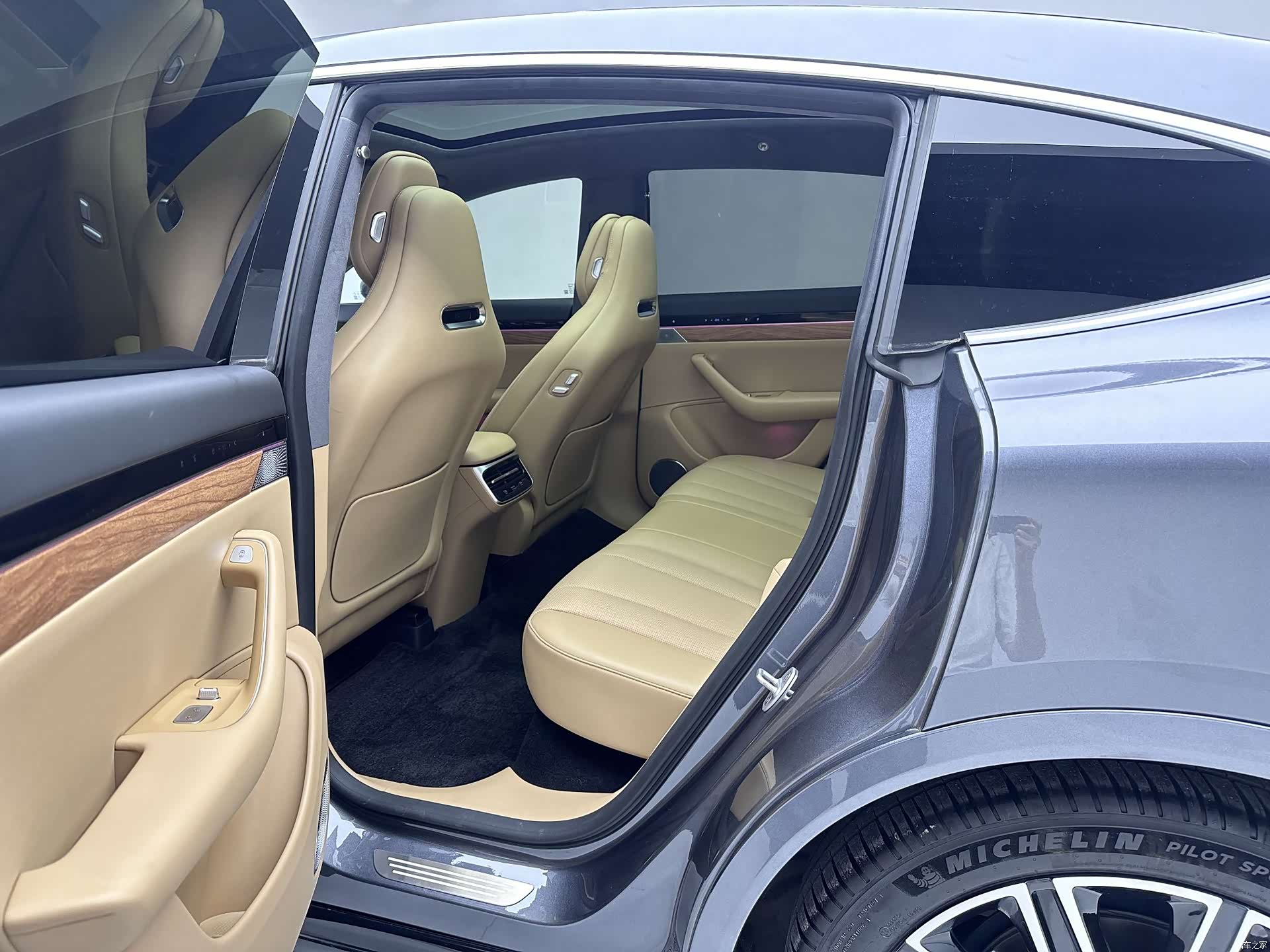 Luxeed R7, 2025 10