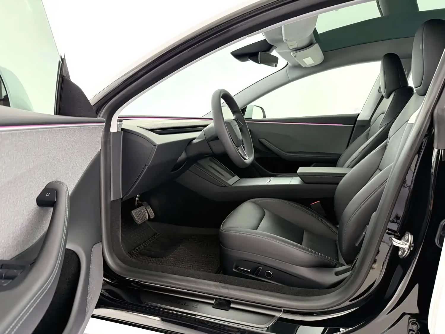 Tesla Model 3, 2025 6