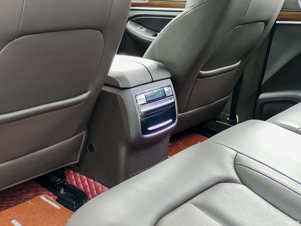 Roewe RX8, 2020 9