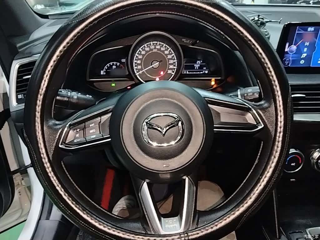 Mazda CX-4, 2019 11