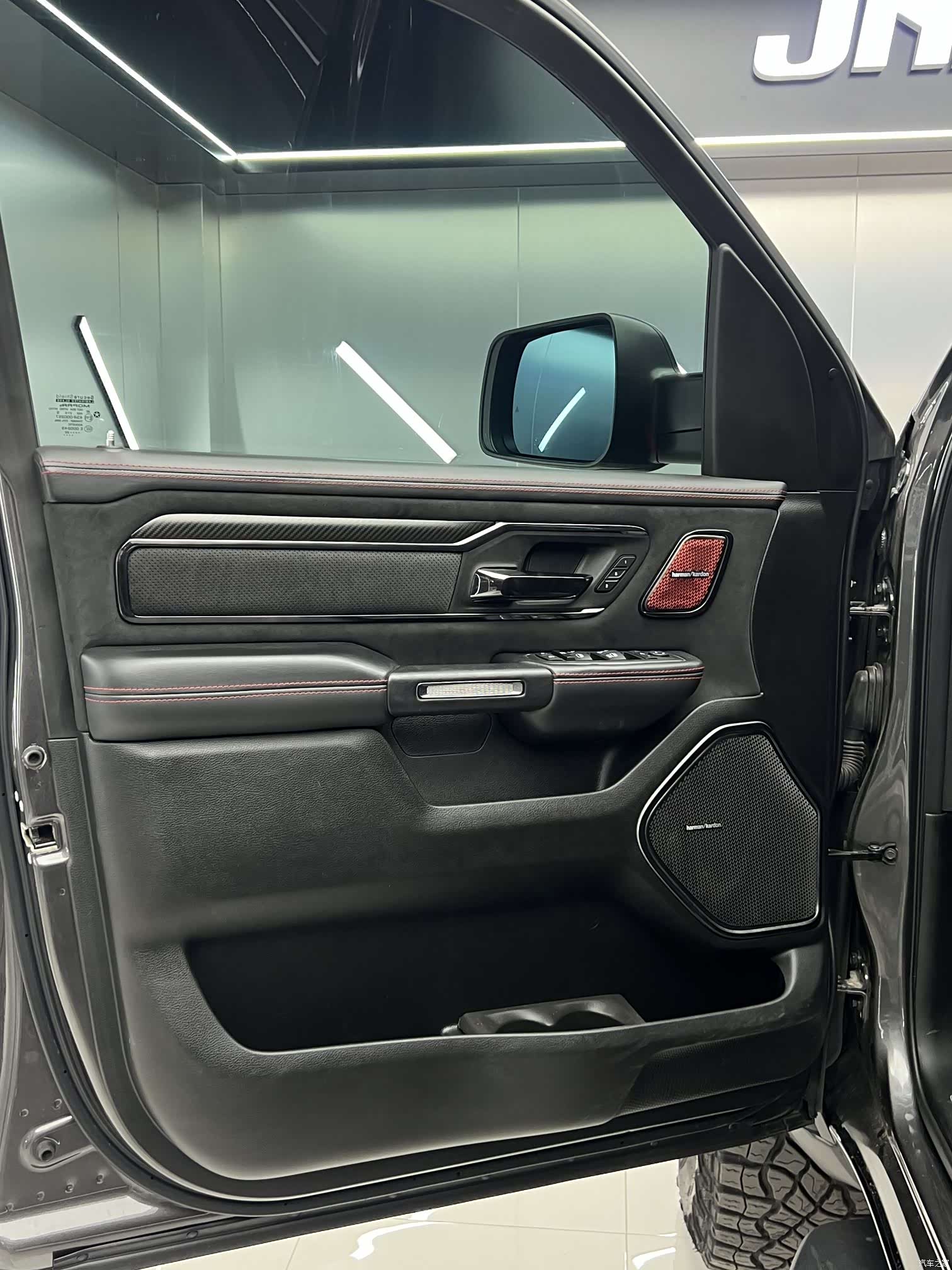 RAM Trucks, 2023 8