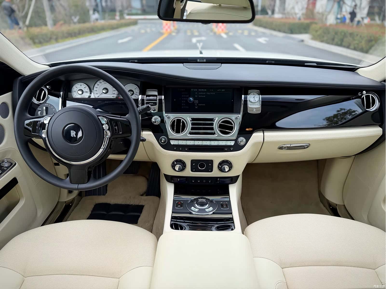 Rolls-Royce Ghost, 2011 10