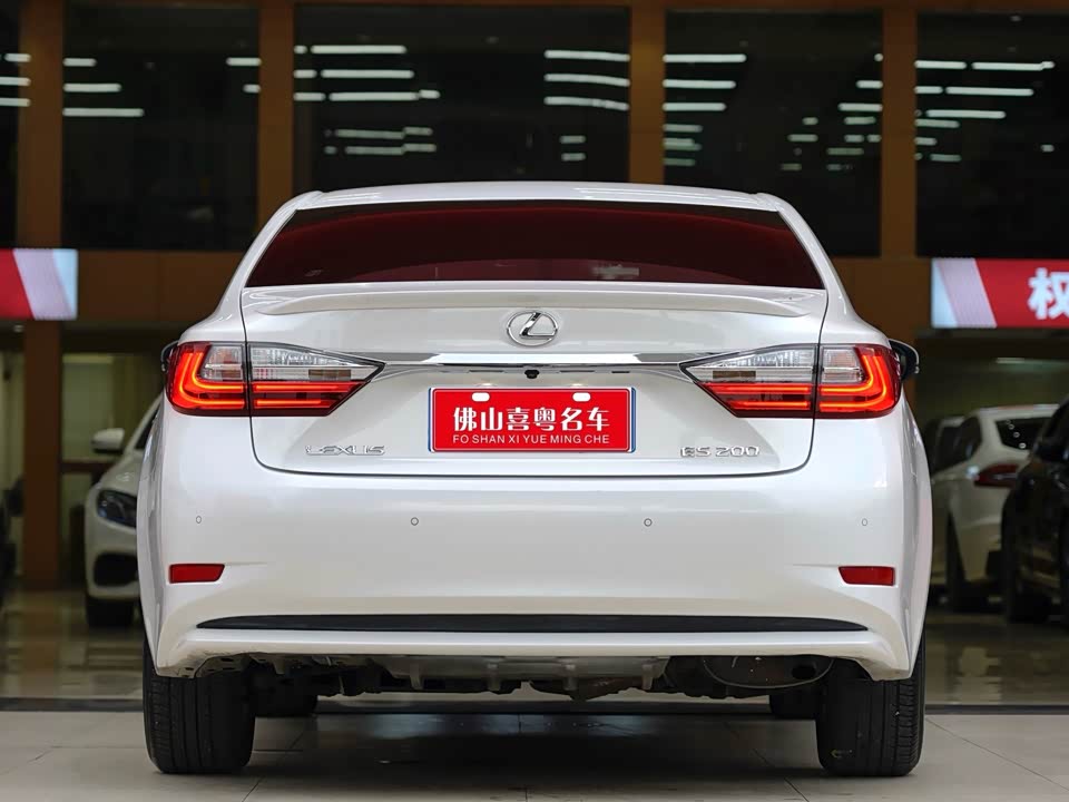 Lexus ES