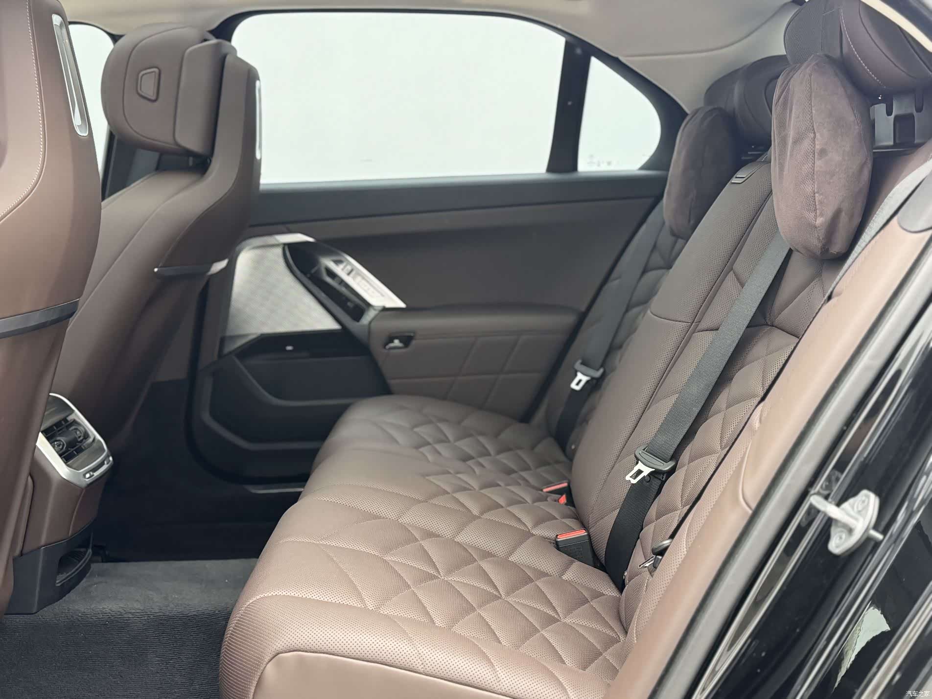BMW i7, 2025 17