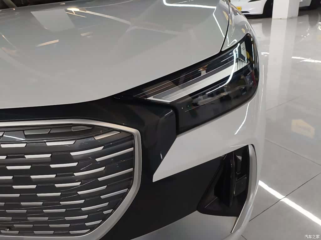 Audi Q4 e-tron, 2023 24