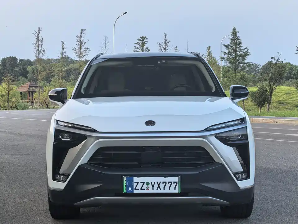 NIO ES8