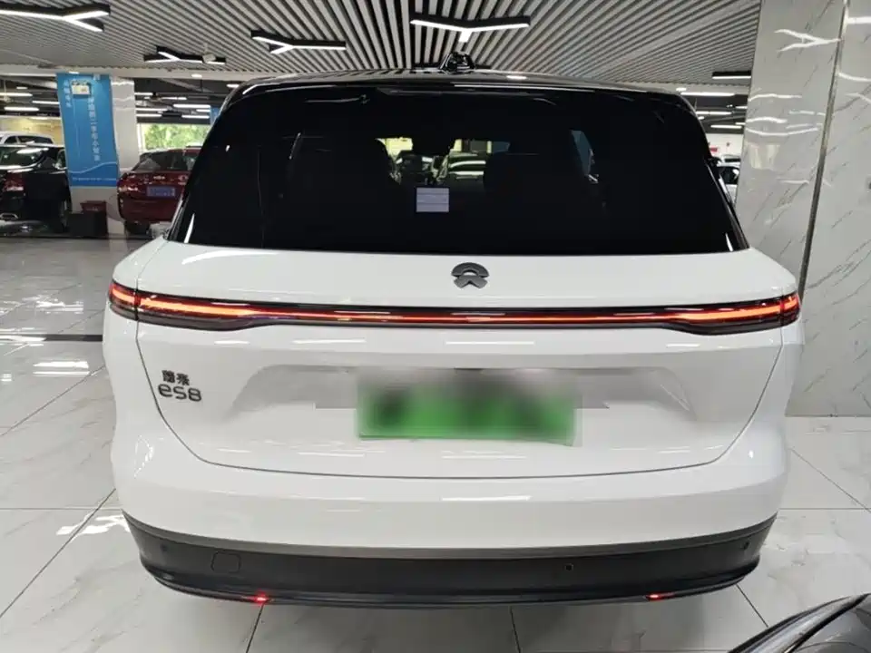 NIO ES8