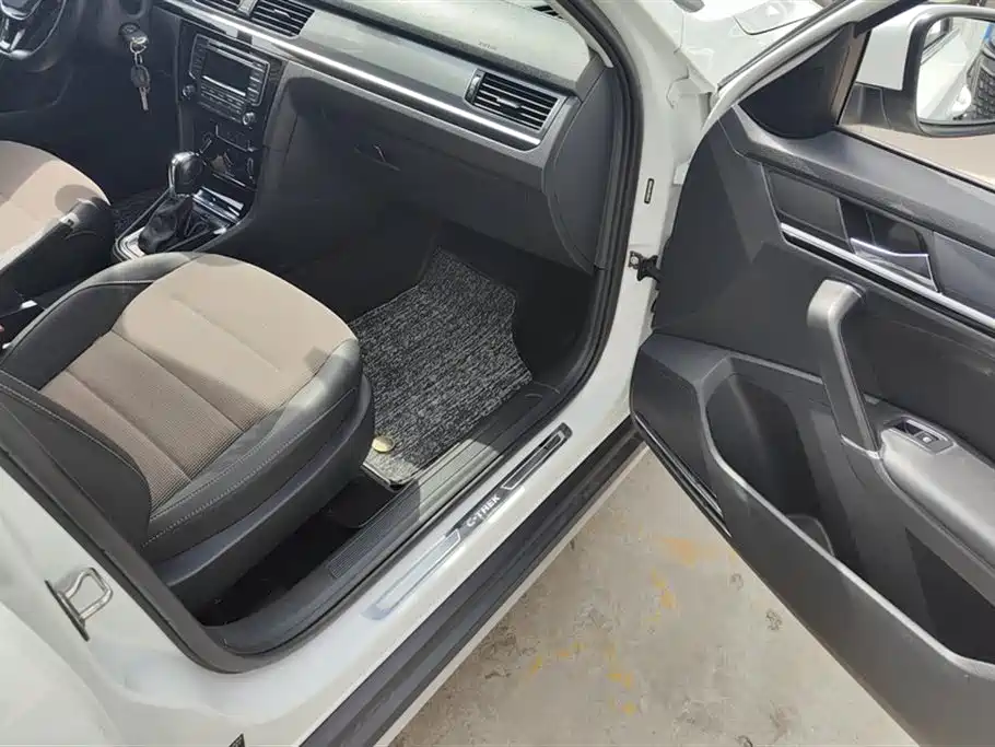 Volkswagen C-TREK Wei Collar