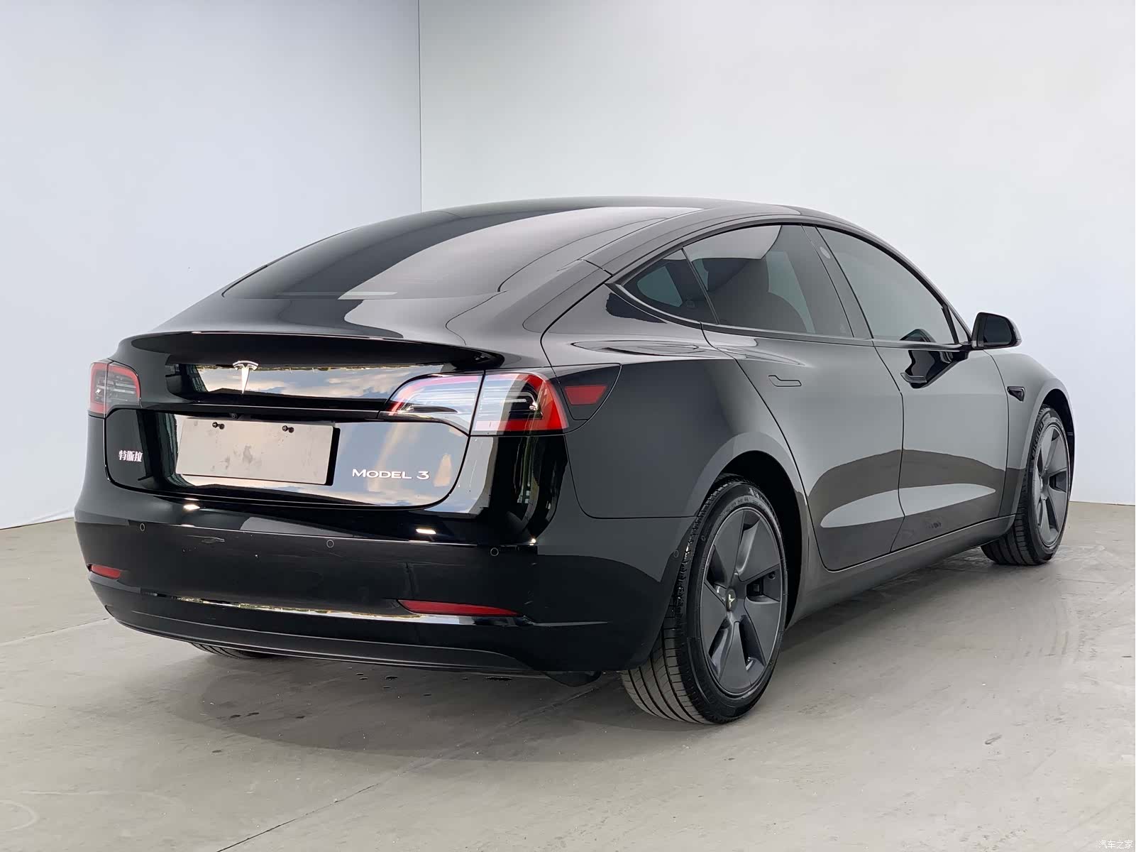 Tesla Model 3, 2023 4