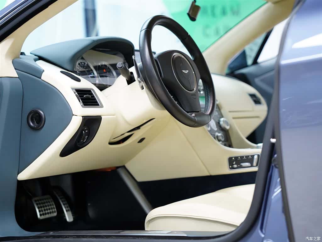 Aston Martin Rapide, 2011 24