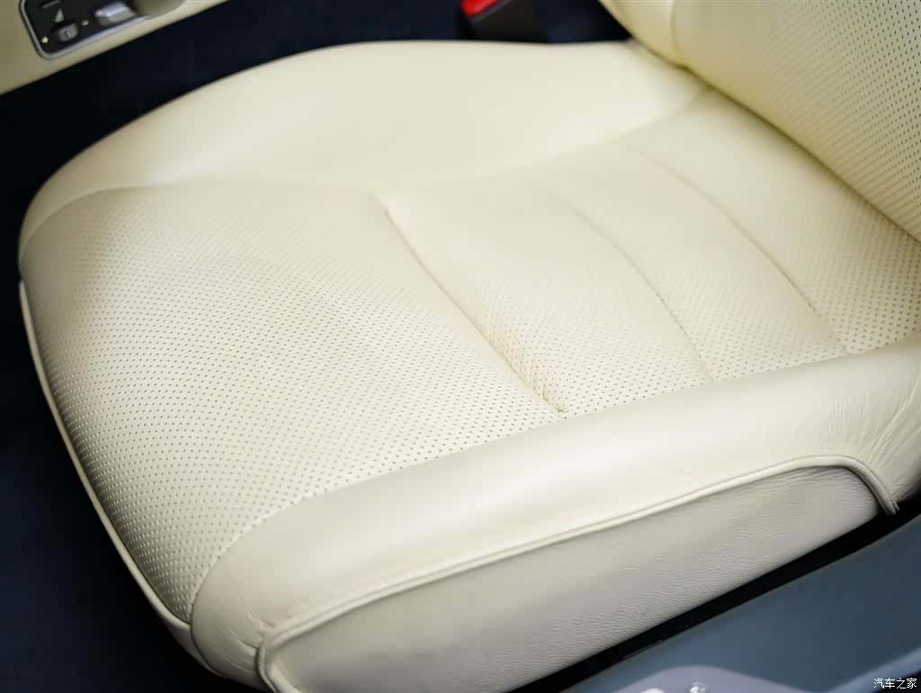 Aston Martin Rapide, 2011 23