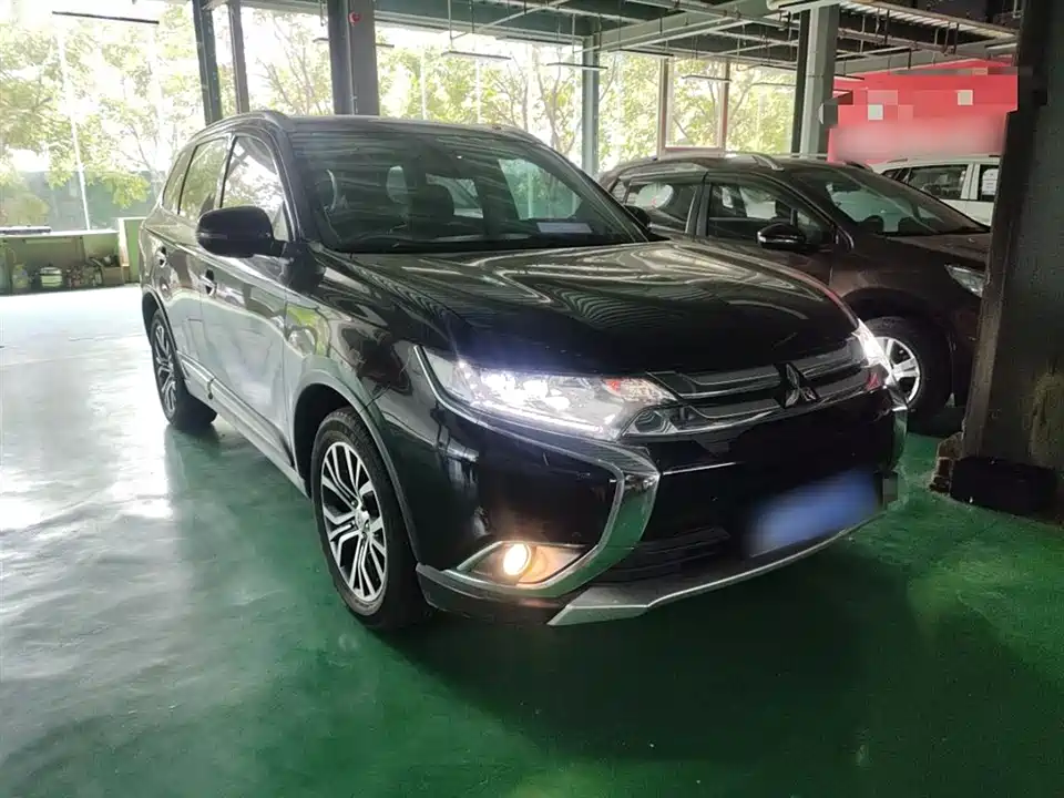 Mitsubishi Outlander