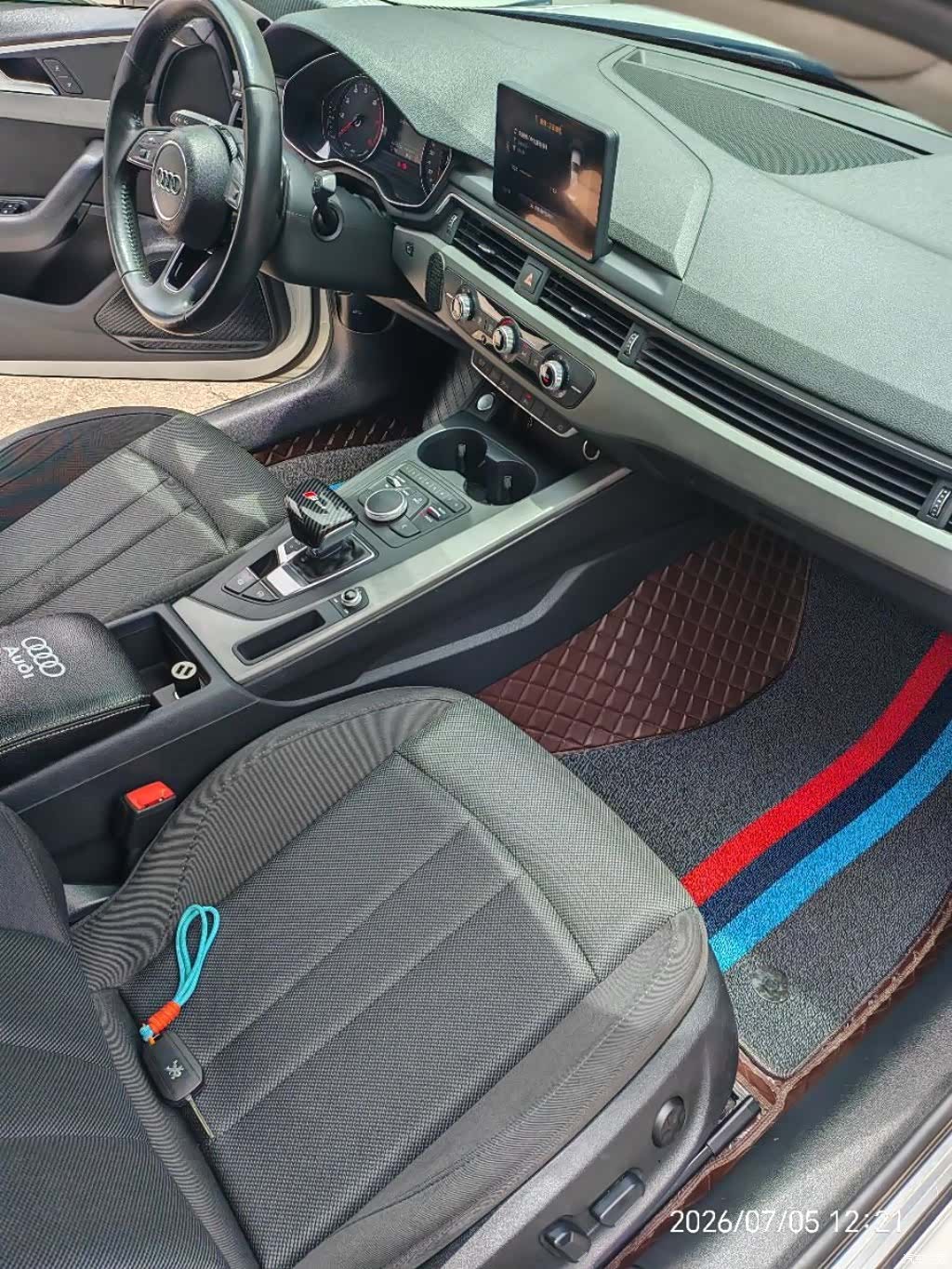 Audi A4L, 2019 все фото
