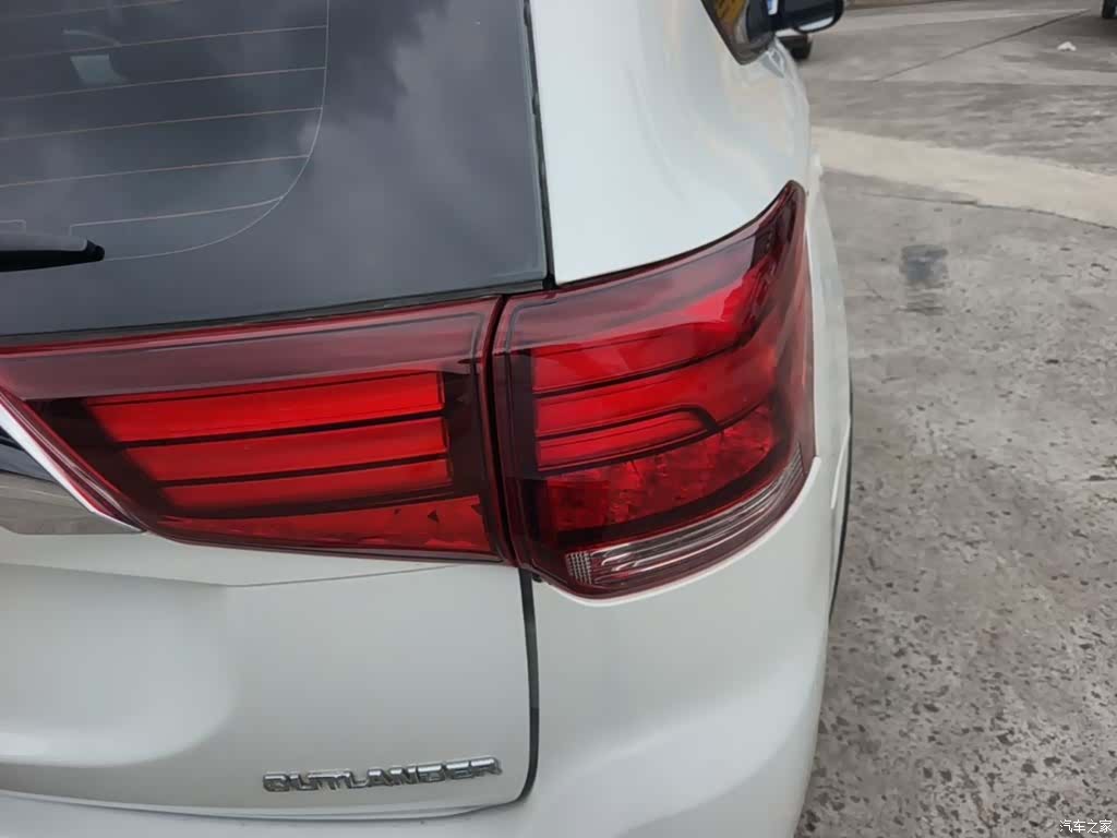 Mitsubishi Outlander, 2018 8