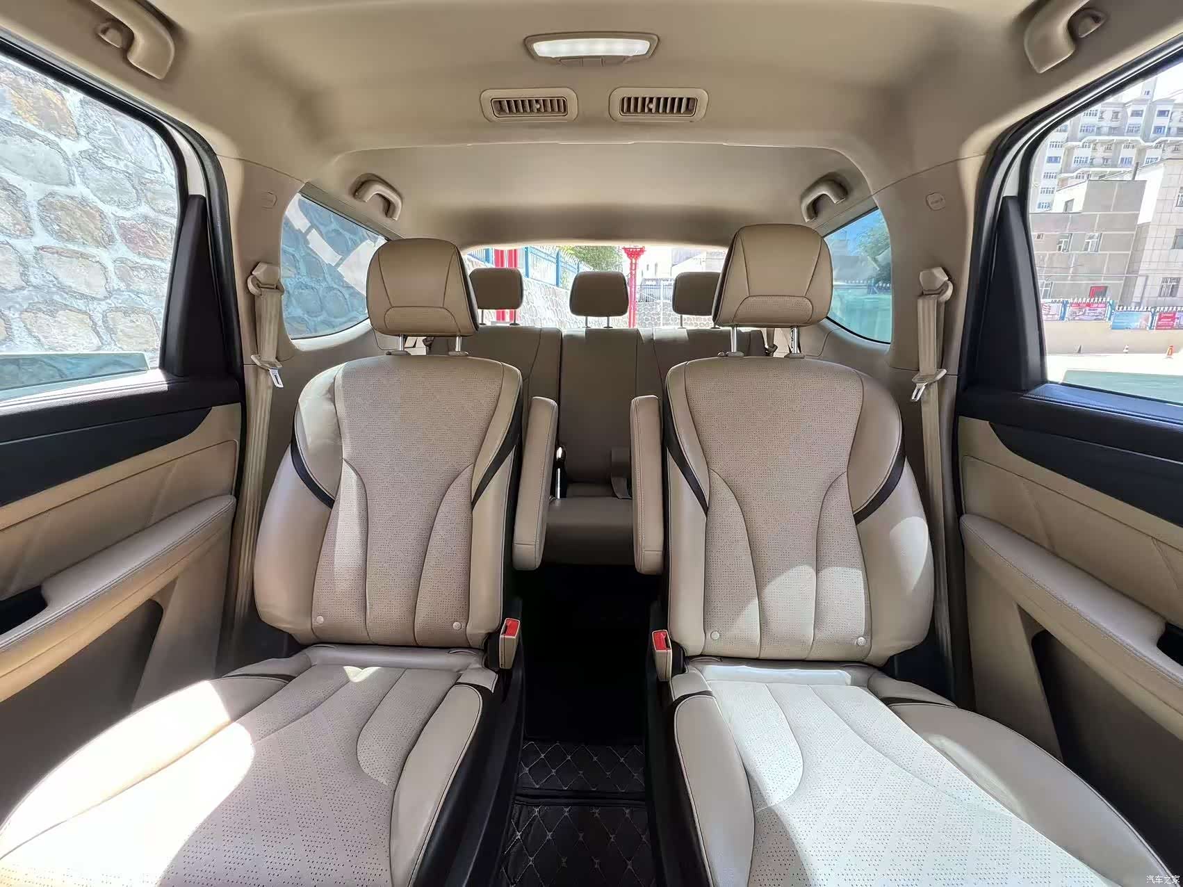 Wuling 730, 2017 10