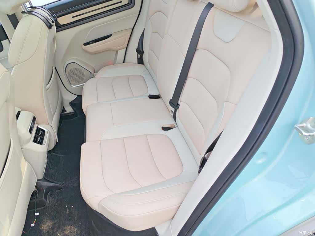 Geely Icon, 2023 13