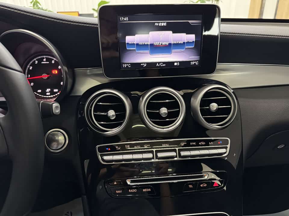 Mercedes-Benz GLC Mercedes-Benz GLC