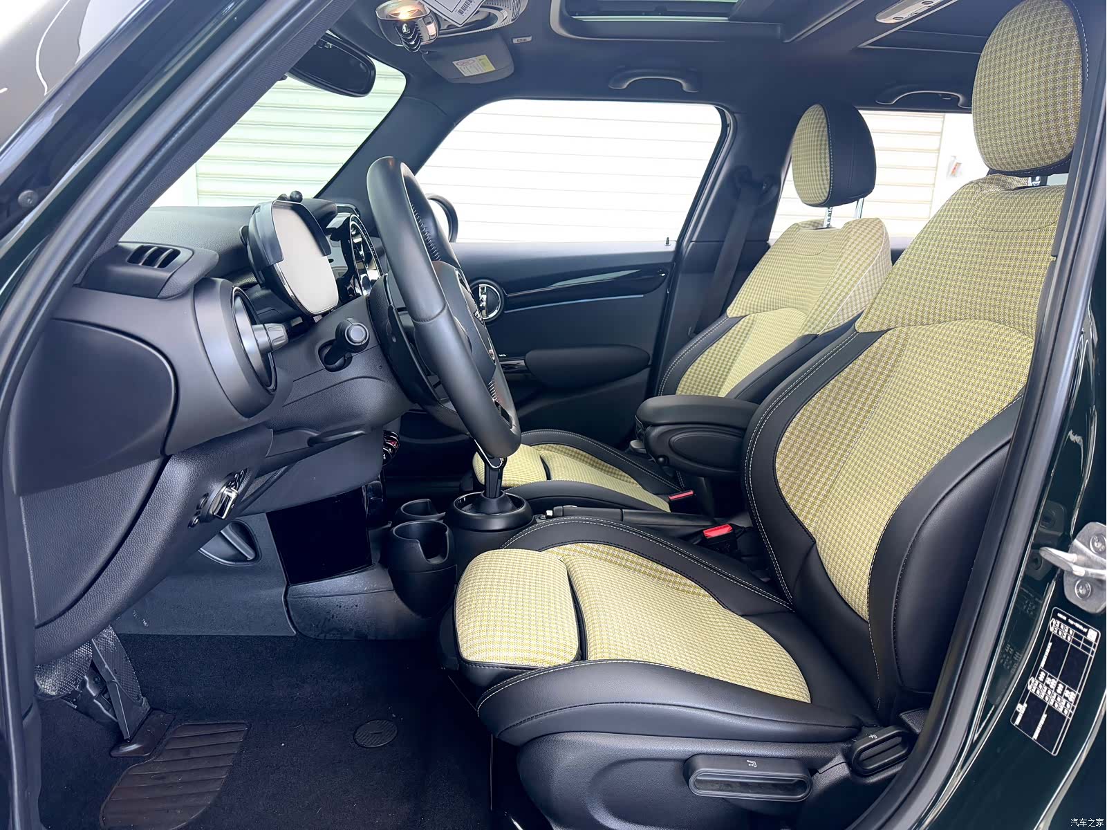 Mini Cooper, 2023 10