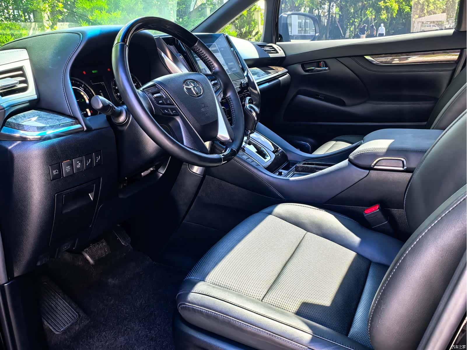 Toyota Alphard, 2021 10