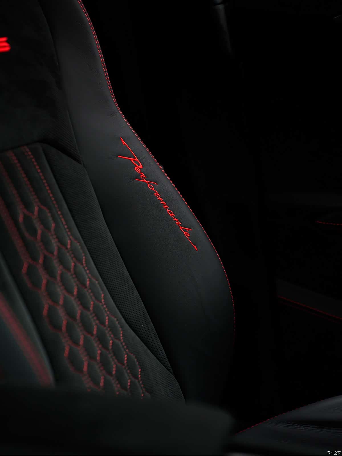 Lamborghini Urus, 2023 19