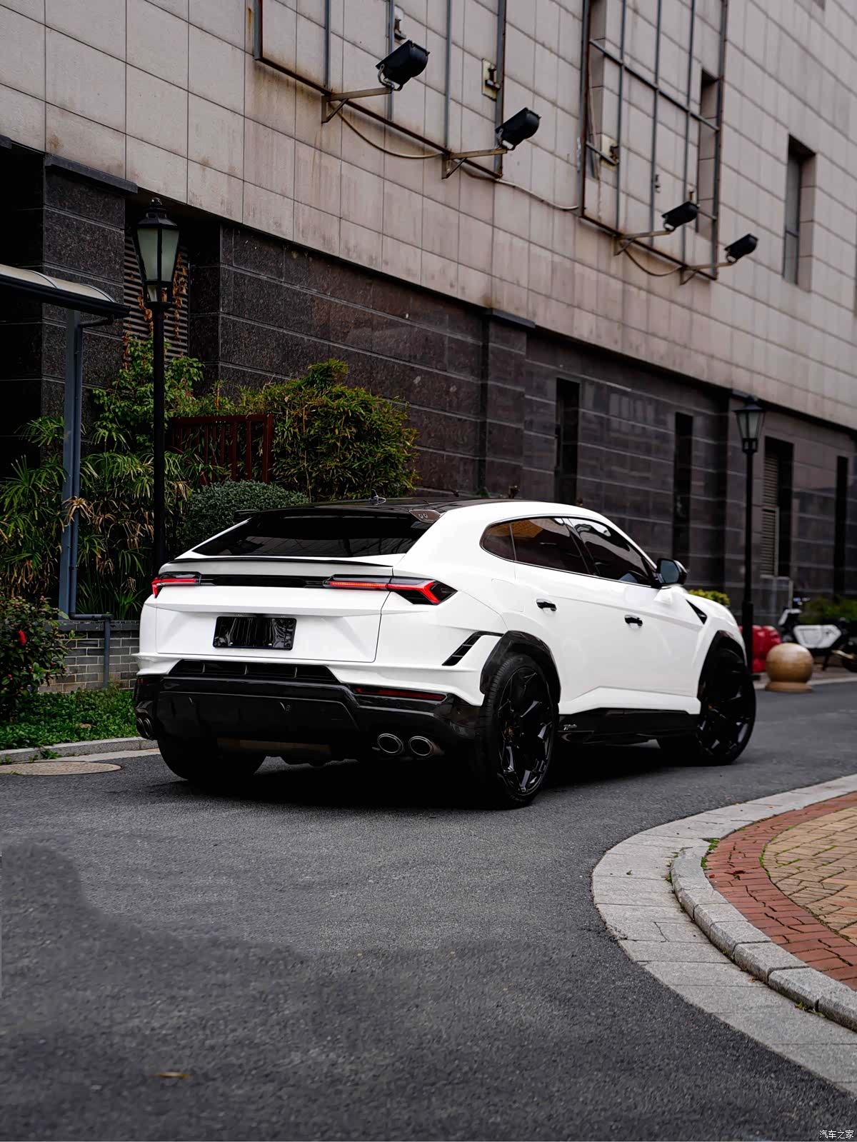 Lamborghini Urus, 2023 3